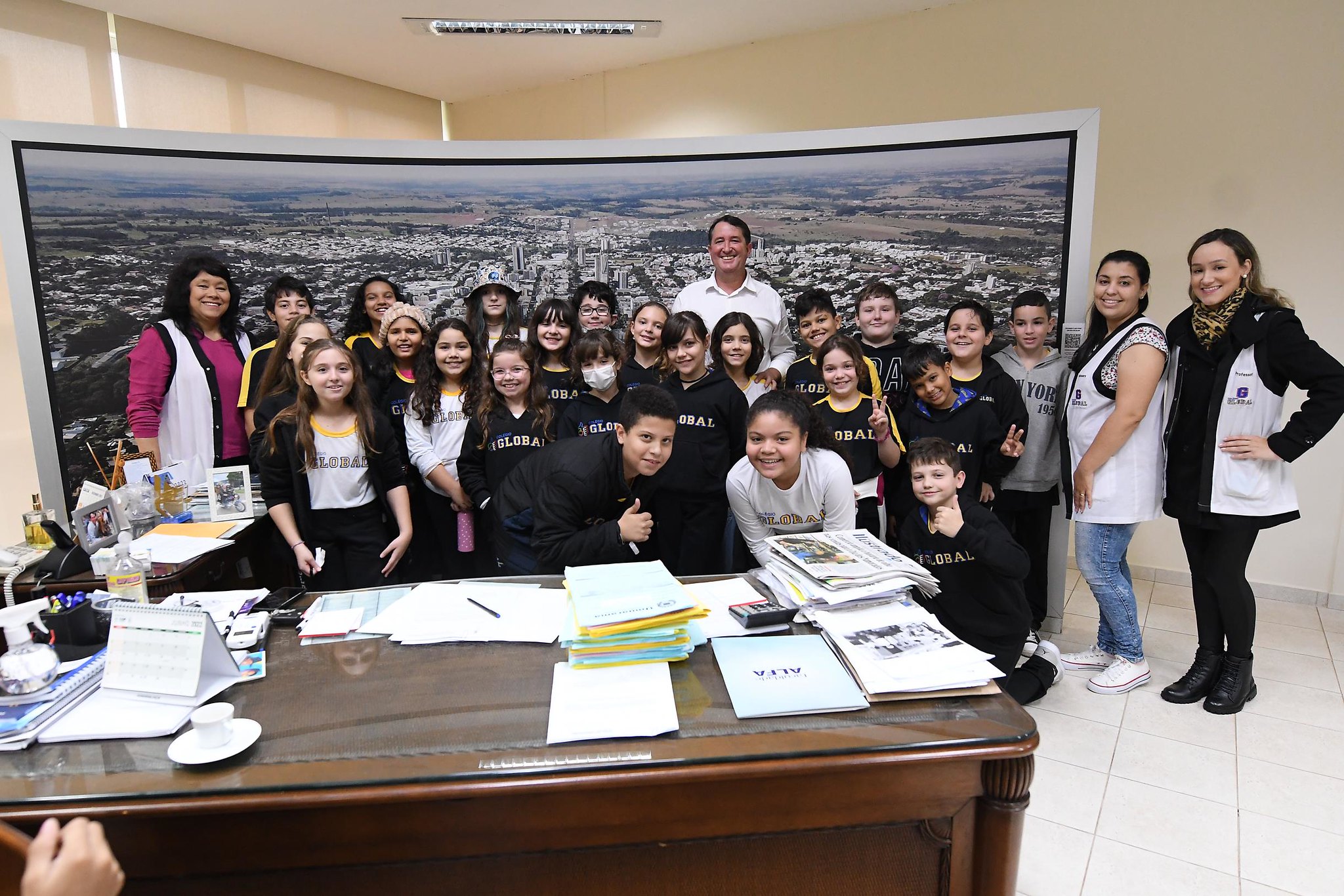 Foto da matéria Alunos do Colégio Global conhecem o gabinete do prefeito Hermes Pimentel