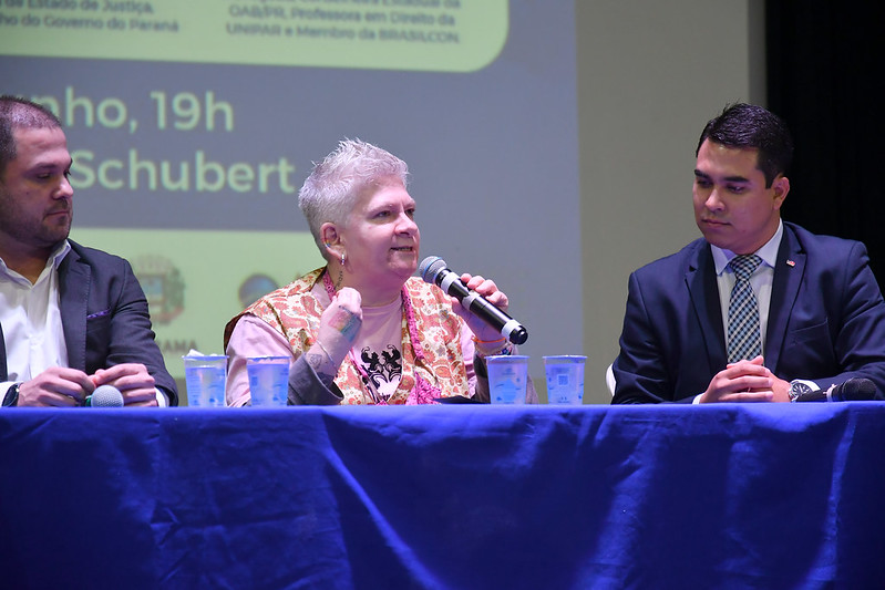 Foto da matéria Claudia Silvano encanta acadêmicos em aula magna realizada pelo Procon de Umuarama