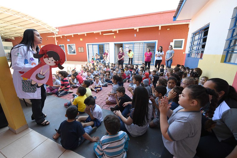 Foto da matéria Chapeuzinho Vermelho ajuda a mobilizar as crianças contra a dengue