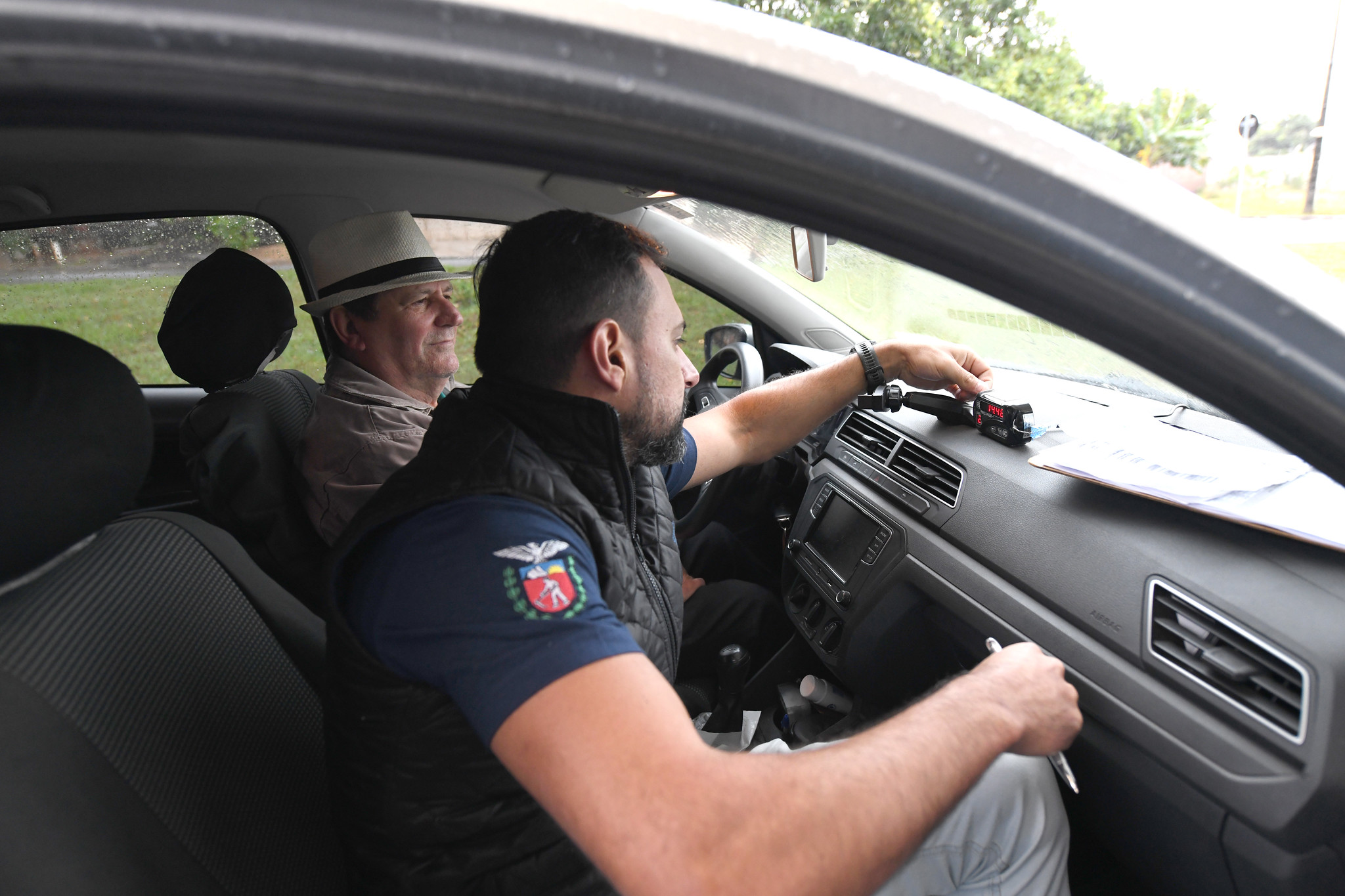 Foto da matéria Metrologistas do Ipem-PR aferem taxímetros em verificação de rotina