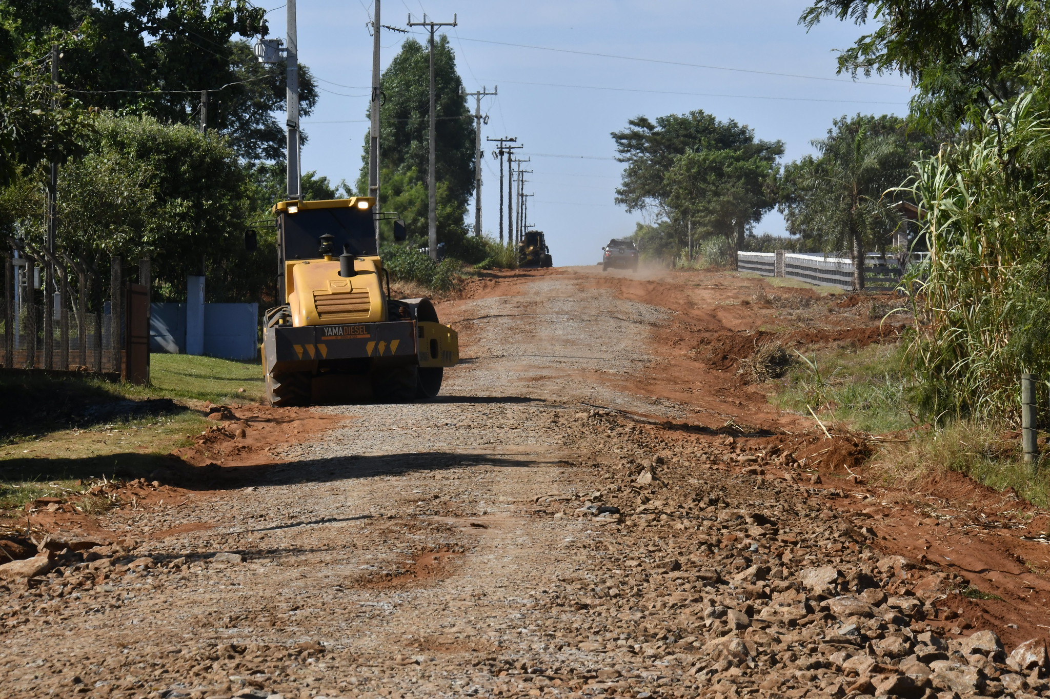 Foto da matéria Equipes da Prefeitura avançam com readequação de estradas rurais e cascalhamento
