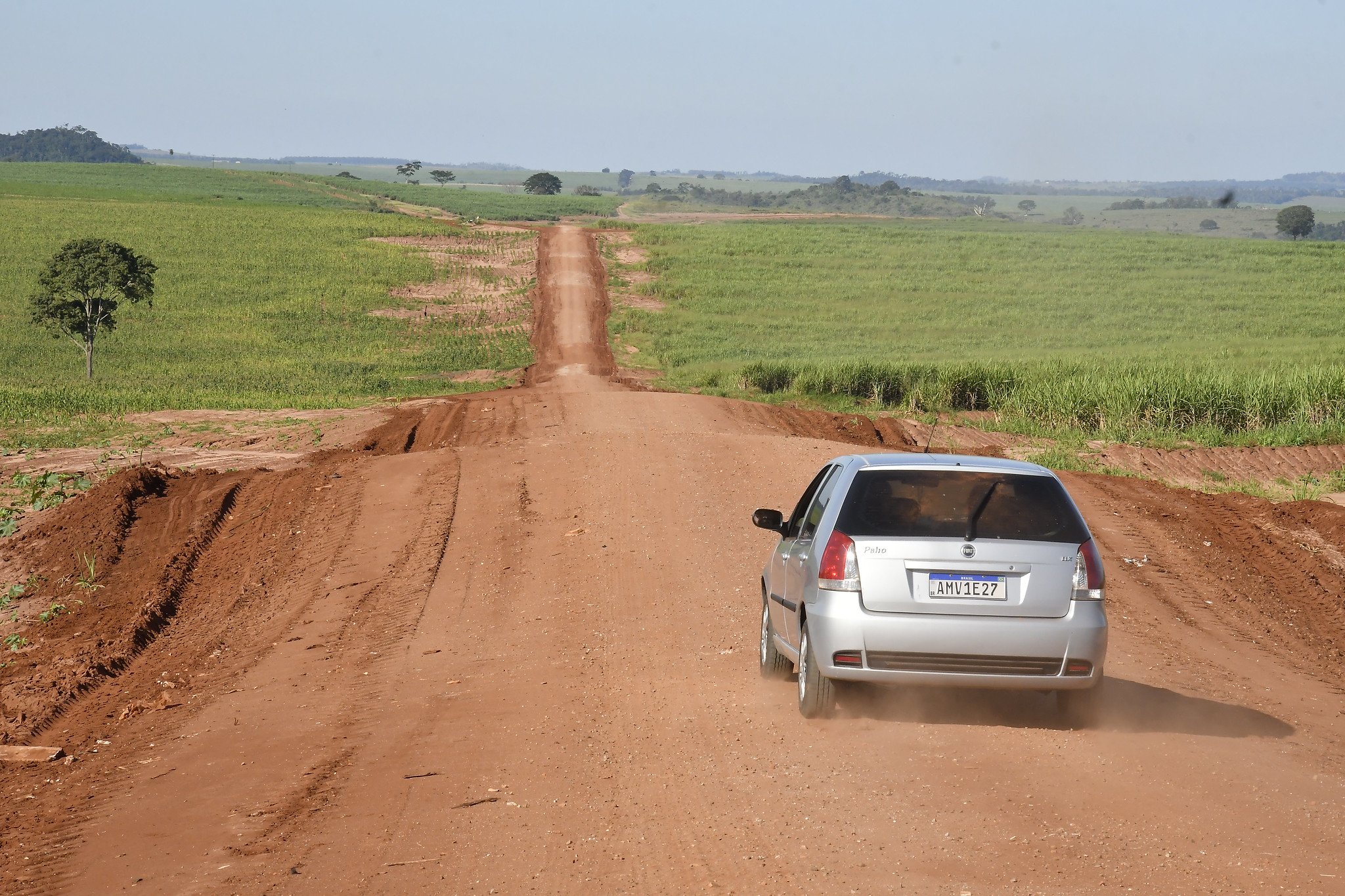 Foto da matéria Readequação de estradas rurais avança em parceria com Cibax e municípios vizinhos