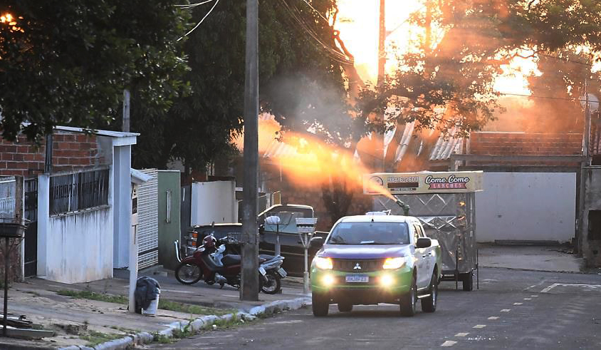 Foto da matéria Aplicação de ‘fumacê’ segue critérios do Ministério da Saúde e continua até o final do mês