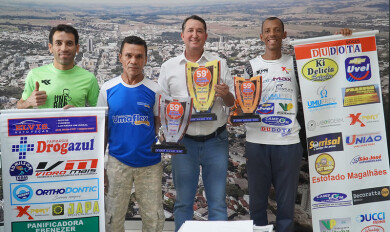 Atletas de Umuarama entre os melhores da Prova Pedestre de Apucarana