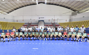 Afsu apresenta novo time de futsal de Umuarama ao prefeito Hermes Pimentel