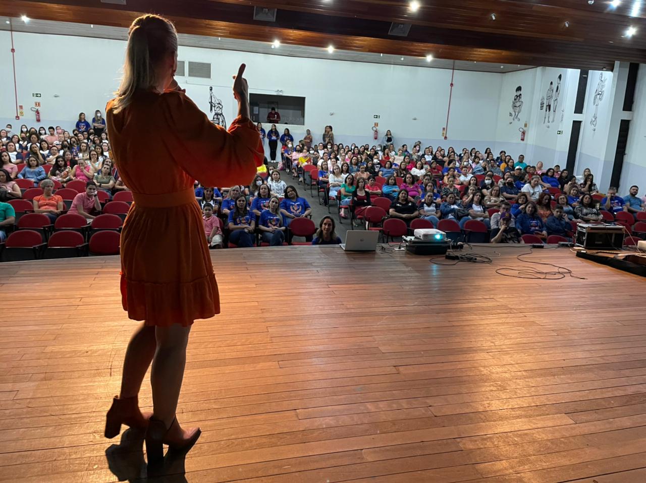 Foto da matéria Atendimento a crianças com autismo é tema de capacitação para servidores da saúde