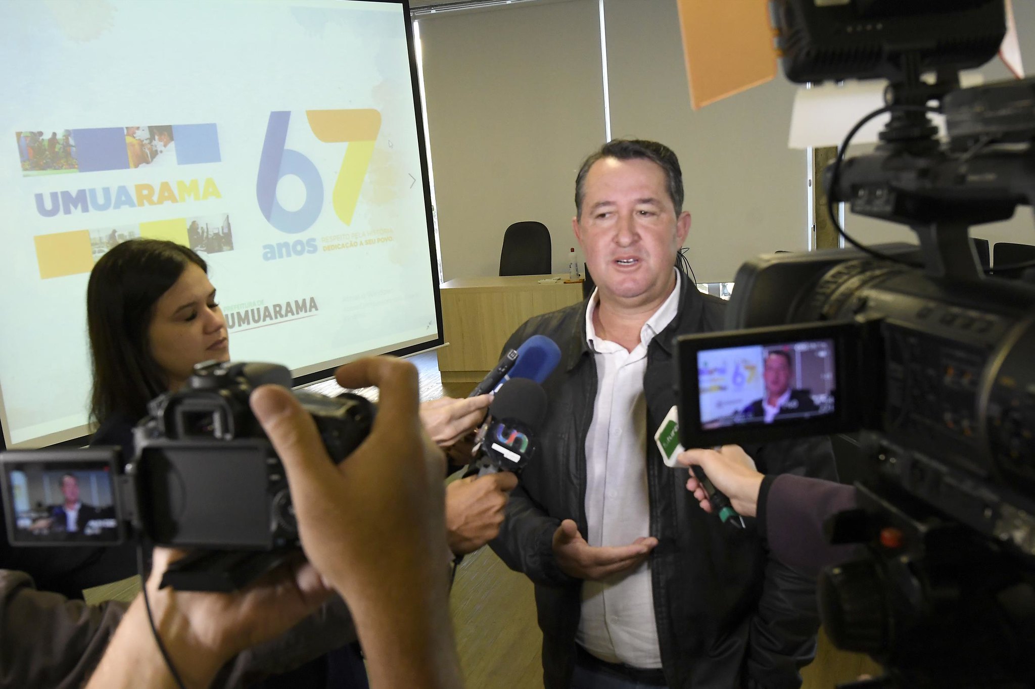 Foto da matéria Pimentel retira da pauta da Câmara projeto de abono para professores