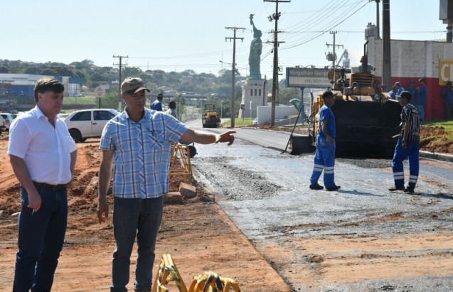 Marginal na PR-323 recebe asfalto; Parigot  de Souza terá mais um trecho recapeado