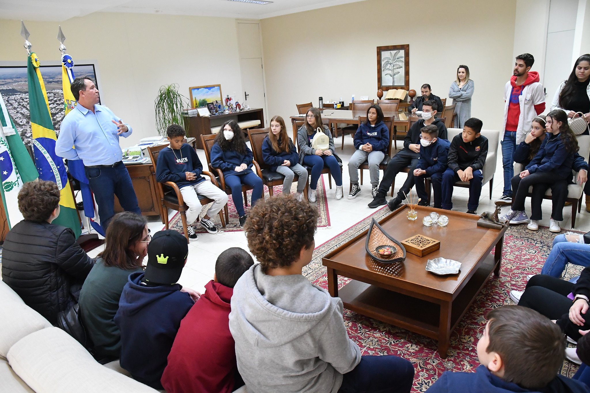 Foto da matéria Alunos do 7º ano da Escola Elite ‘entrevistam’ prefeito Hermes Pimentel