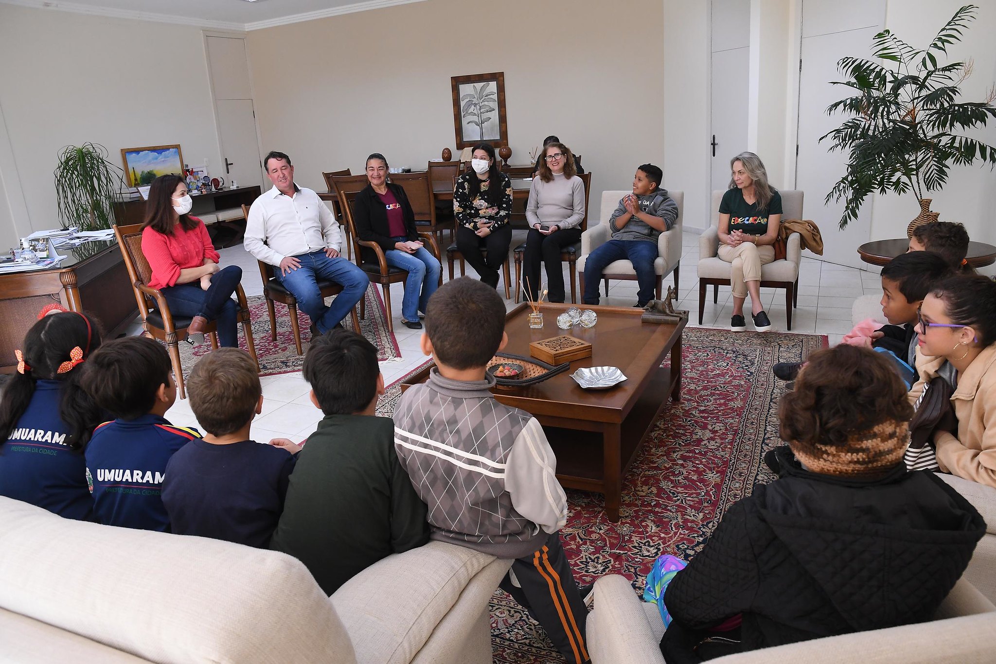Foto da matéria Alunos de Roberto Silveira conhecem mais sobre o prefeito em entrevista