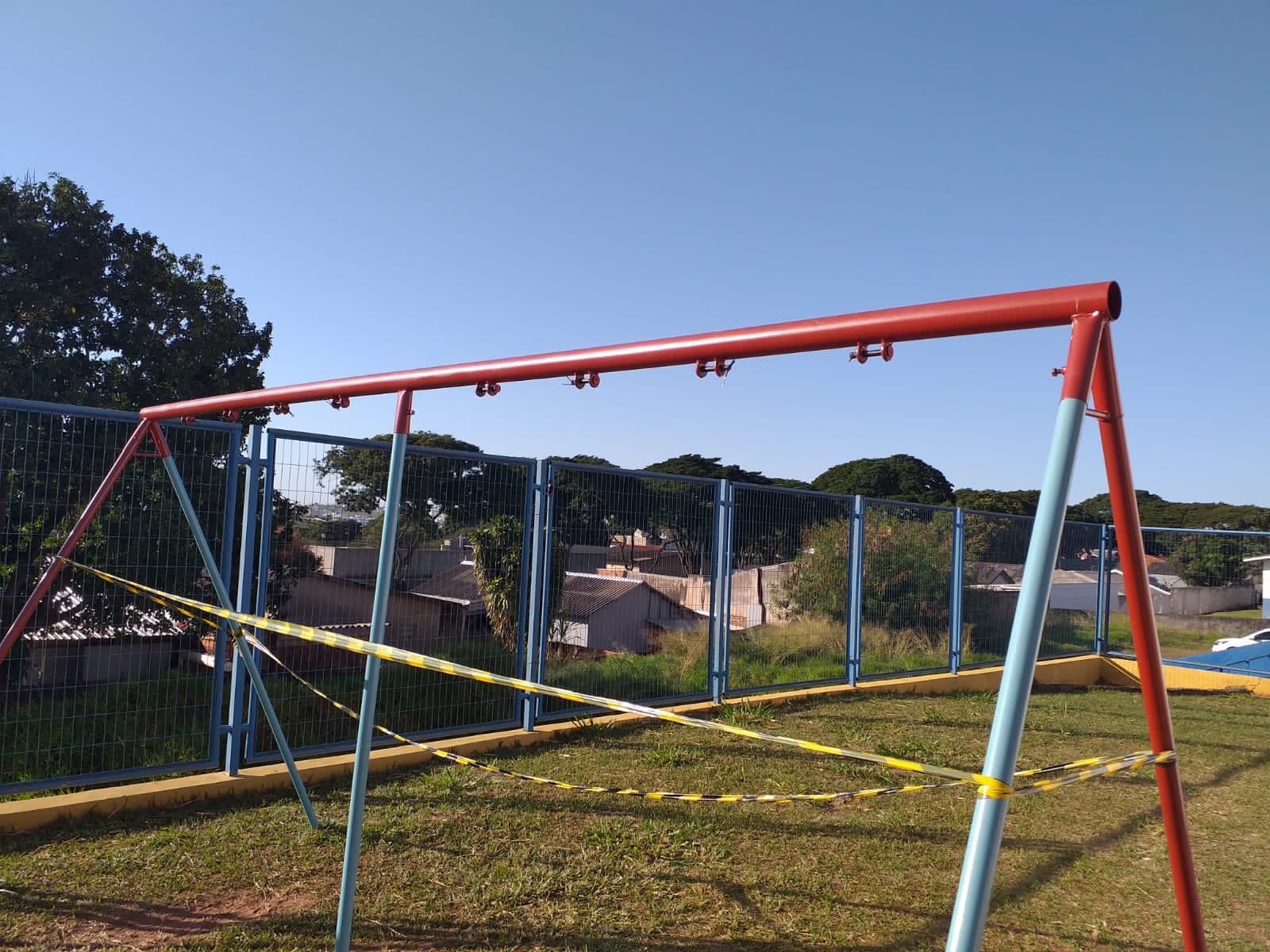 Foto da matéria Brinquedos do playground do CMEI do bairro Alphaville são furtados